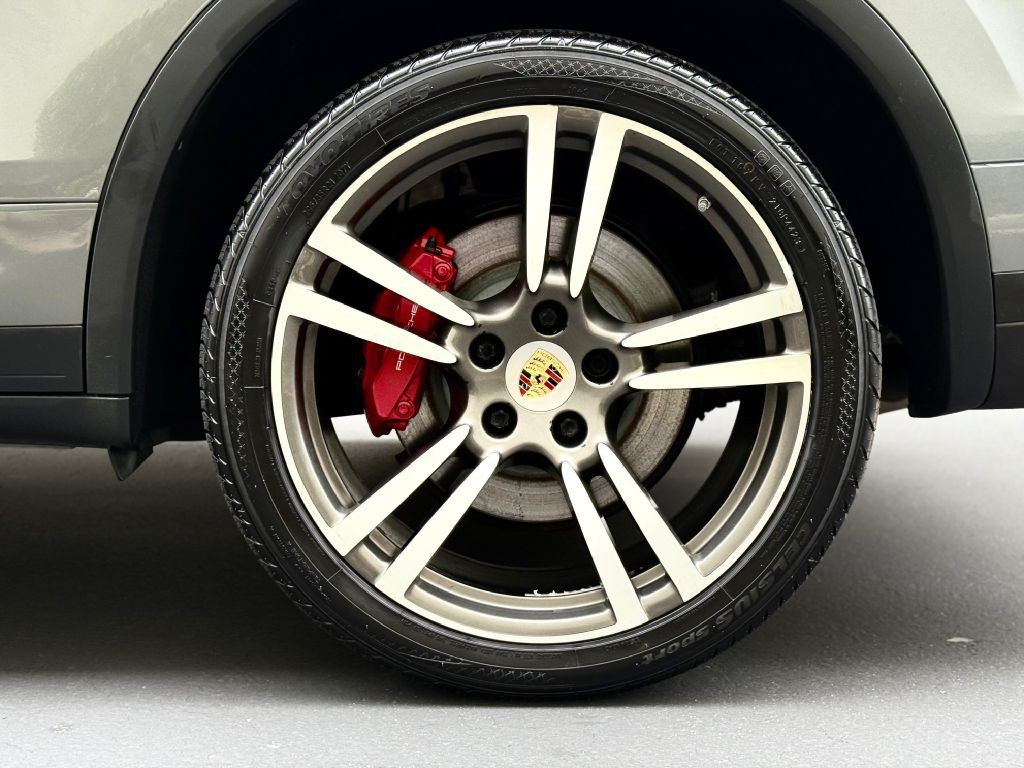 2017 Porsche Cayenne Image 9