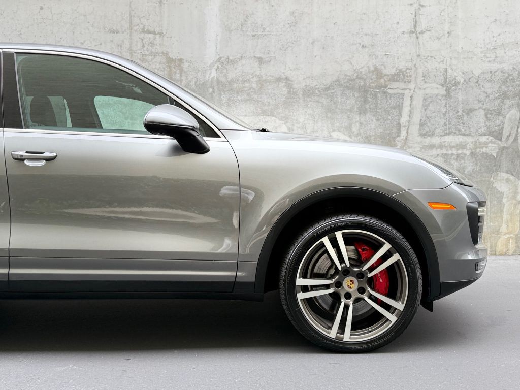 2017 Porsche Cayenne Image 18