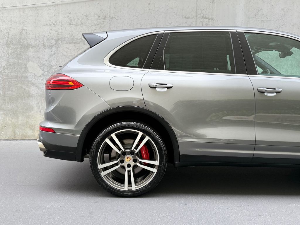 2017 Porsche Cayenne Image 20
