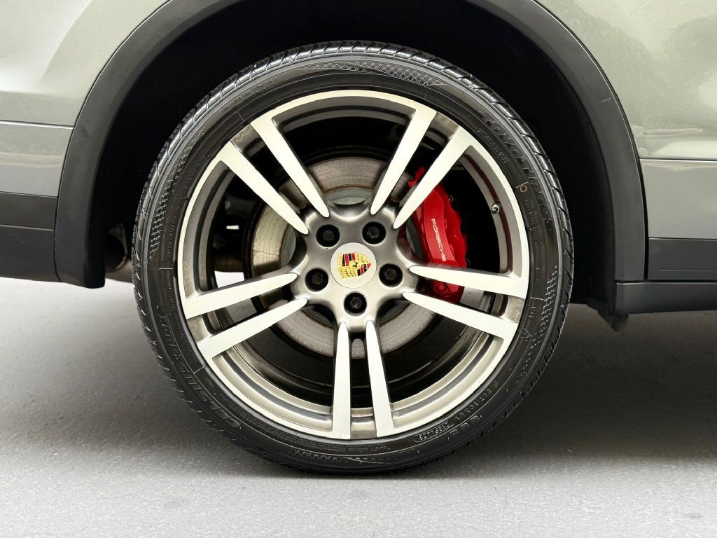 2017 Porsche Cayenne Image 21