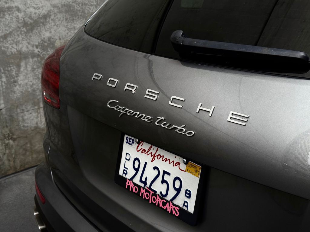 2017 Porsche Cayenne Image 24