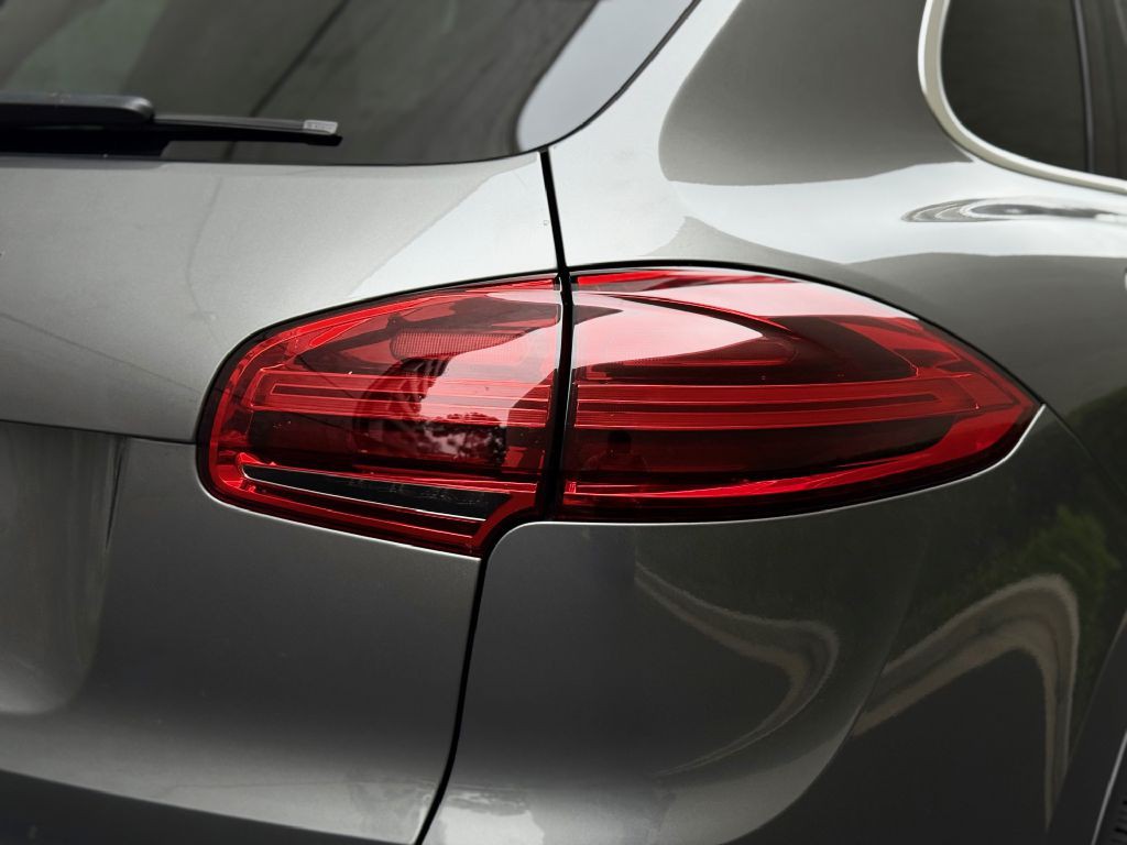 2017 Porsche Cayenne Image 26