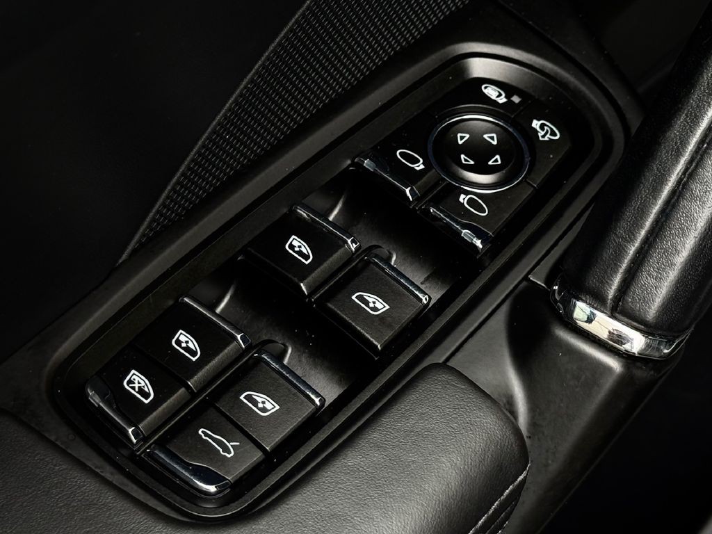 2017 Porsche Cayenne Image 28