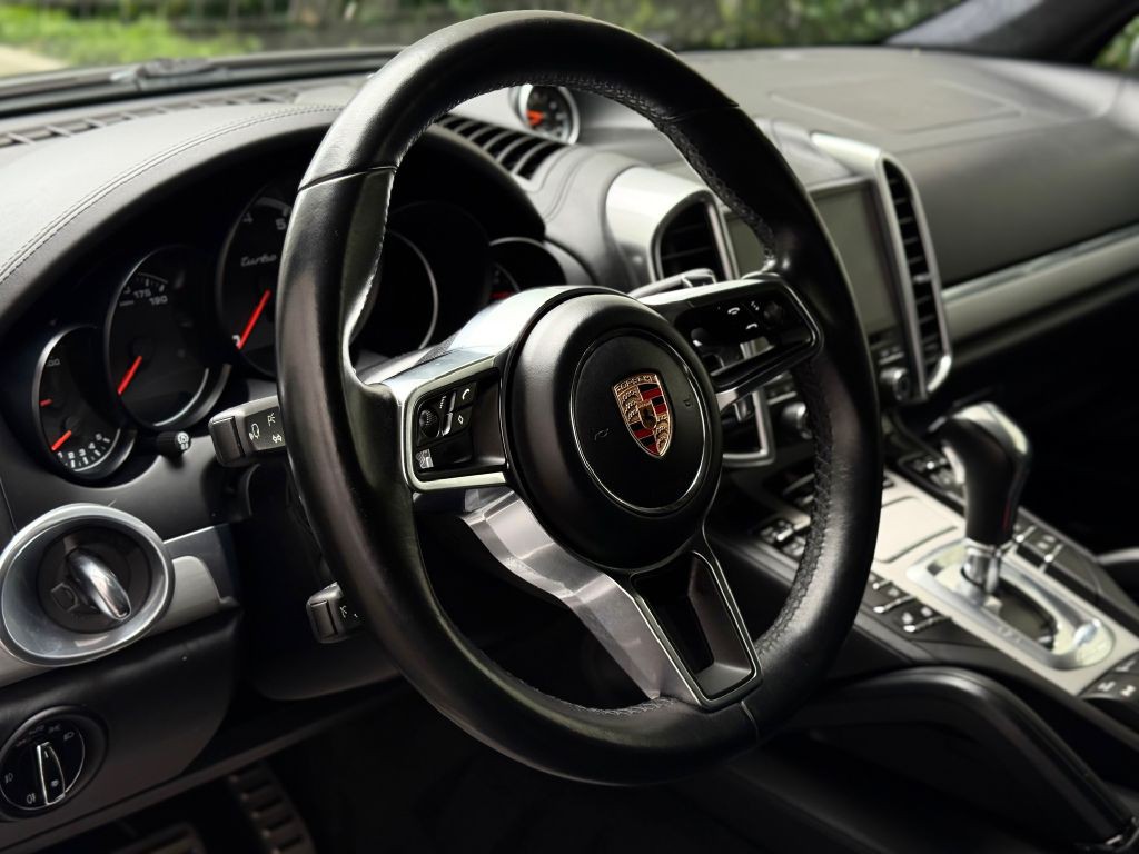 2017 Porsche Cayenne Image 30