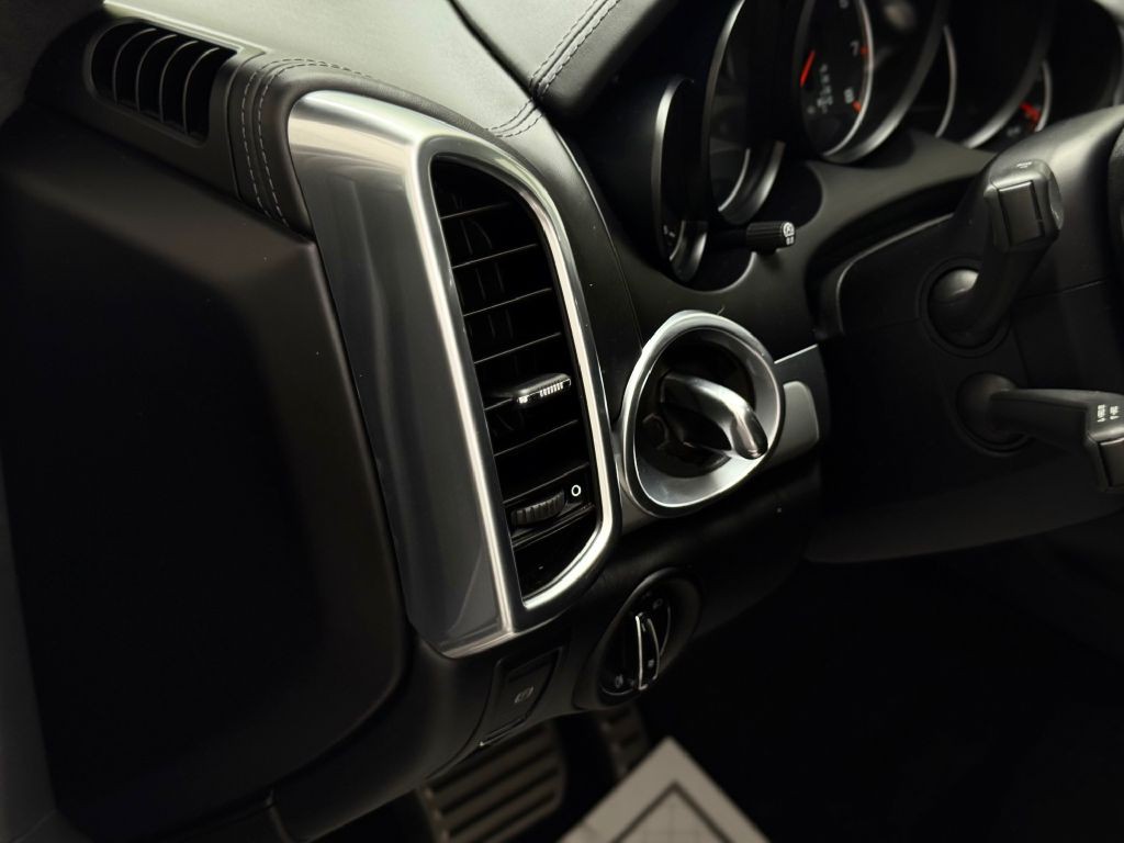 2017 Porsche Cayenne Image 31