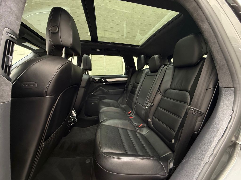 2017 Porsche Cayenne Image 38