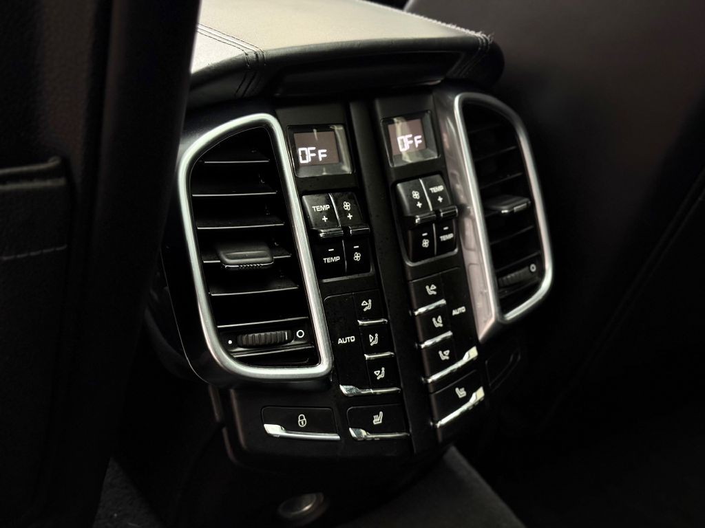 2017 Porsche Cayenne Image 40