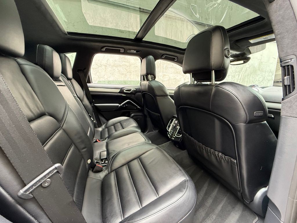 2017 Porsche Cayenne Image 44