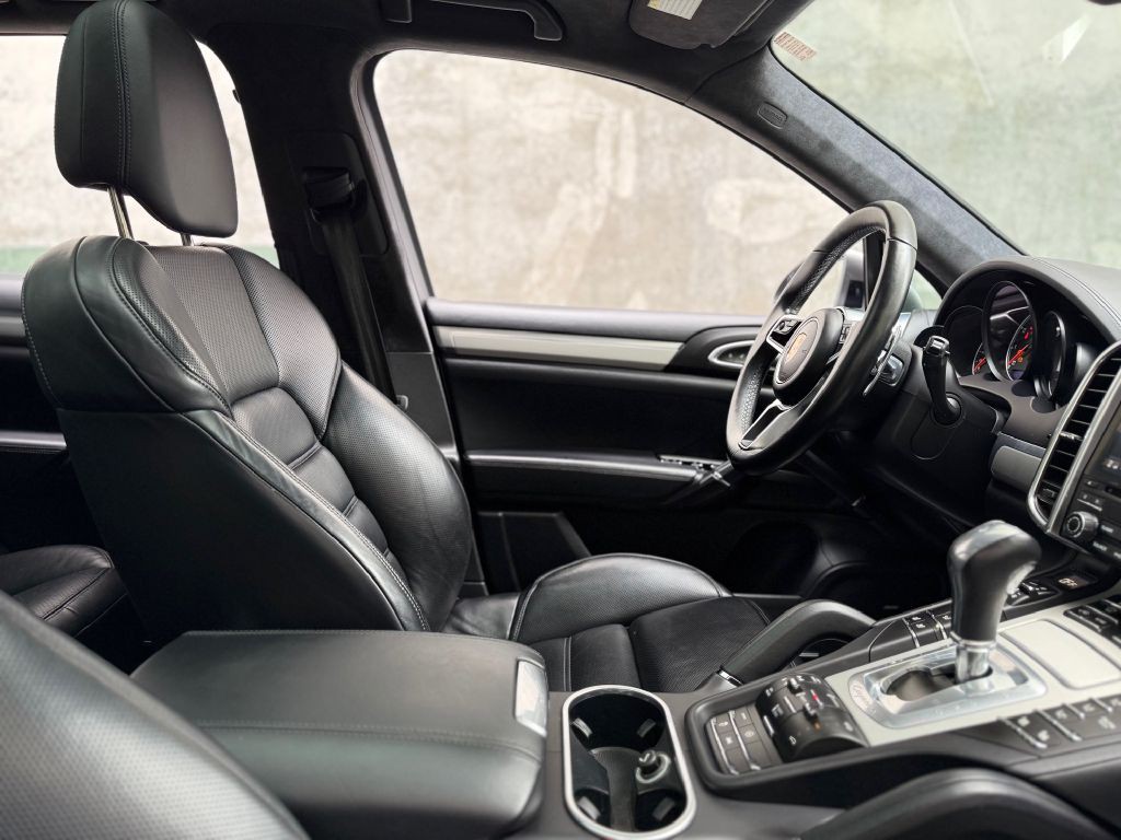 2017 Porsche Cayenne Image 46