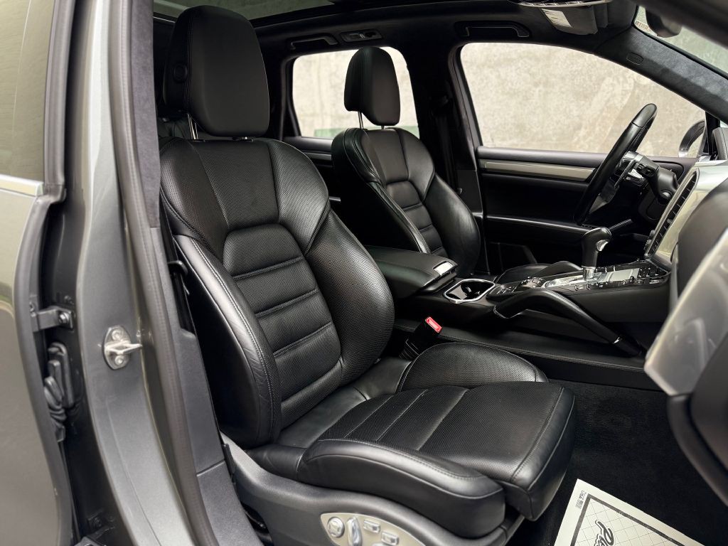 2017 Porsche Cayenne Image 47