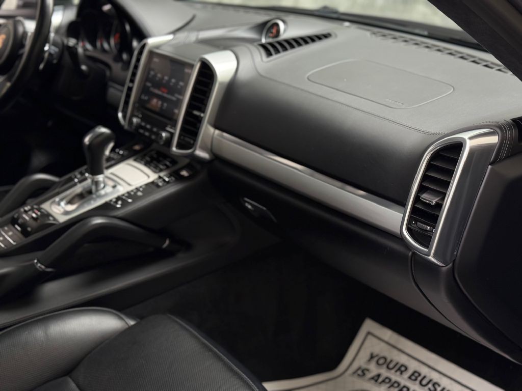 2017 Porsche Cayenne Image 48