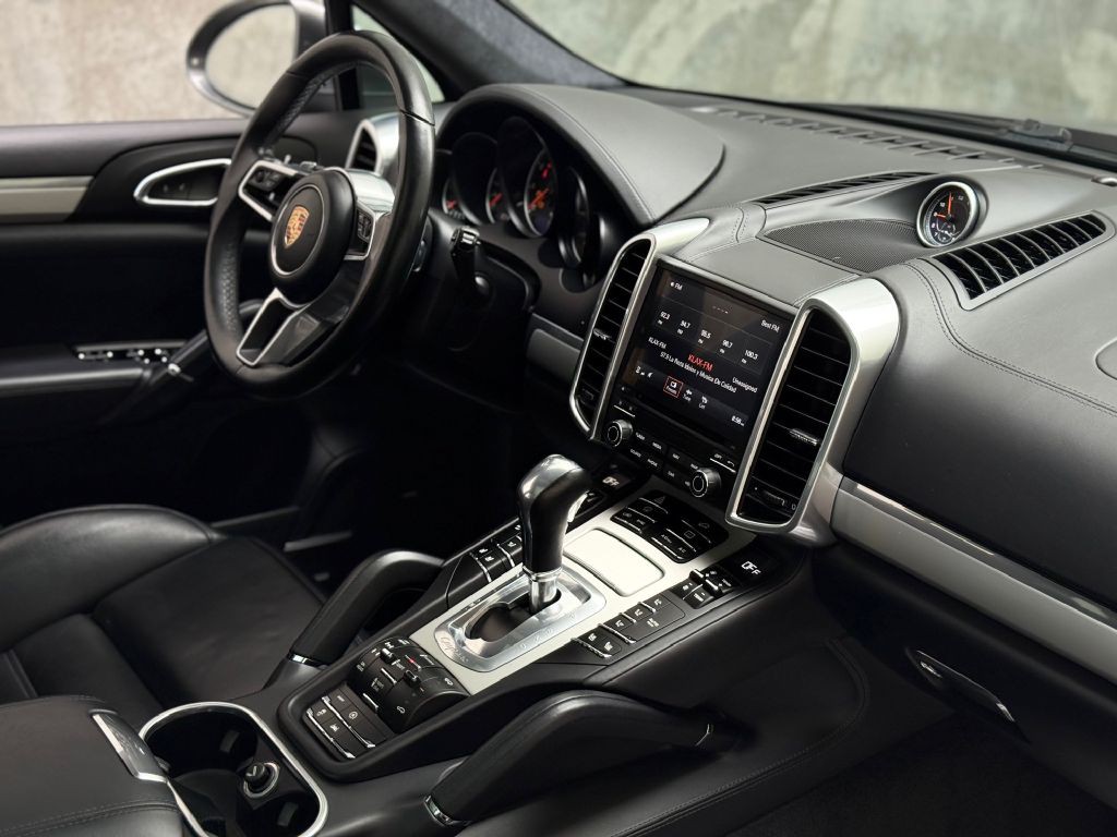 2017 Porsche Cayenne Image 49