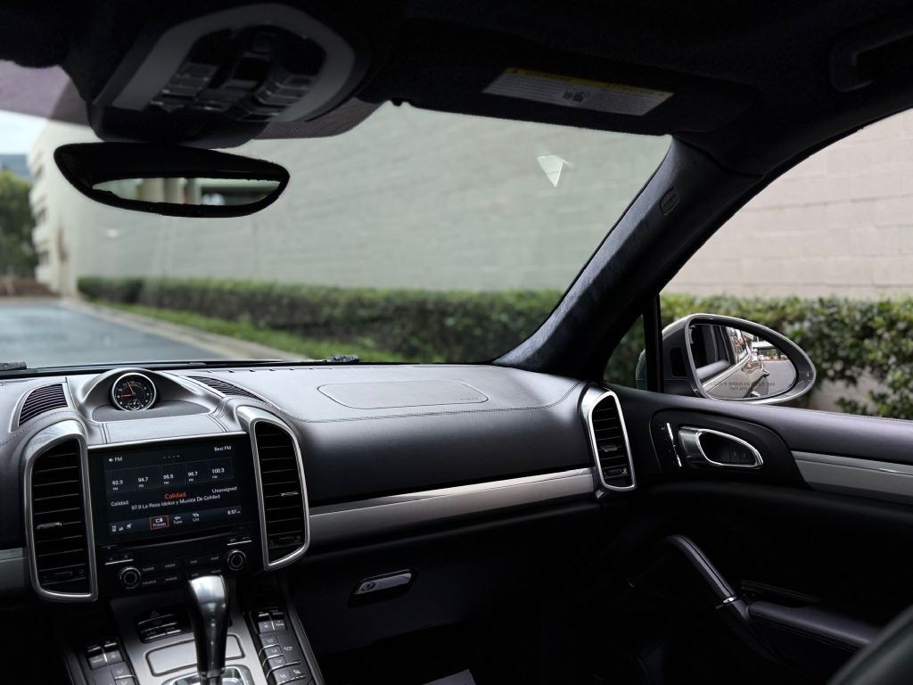 2017 Porsche Cayenne Image 52