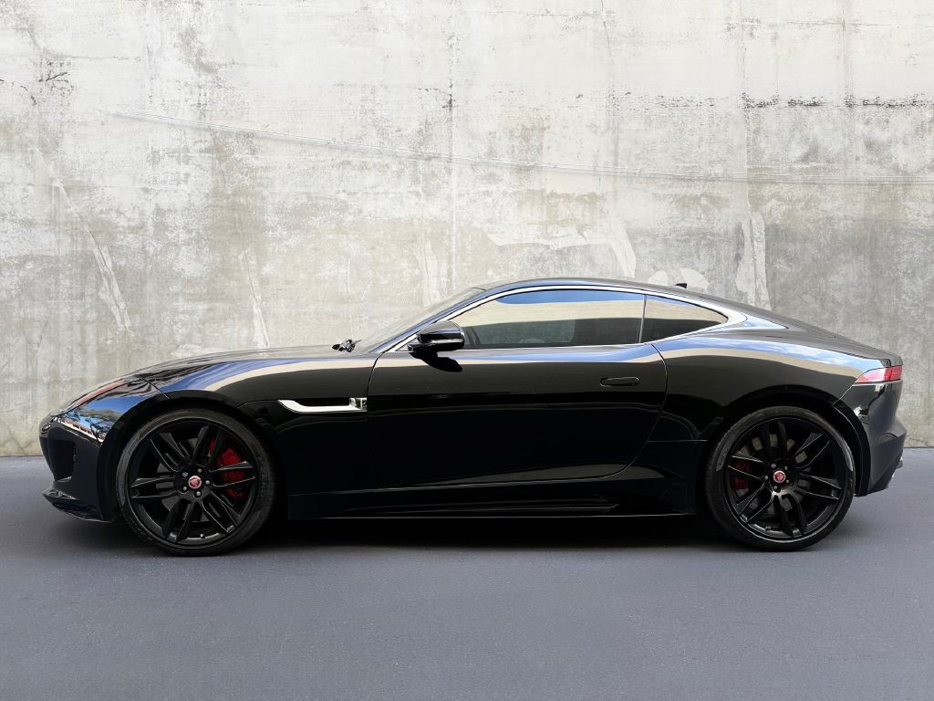 2017 Jaguar F-TYPE Image 5