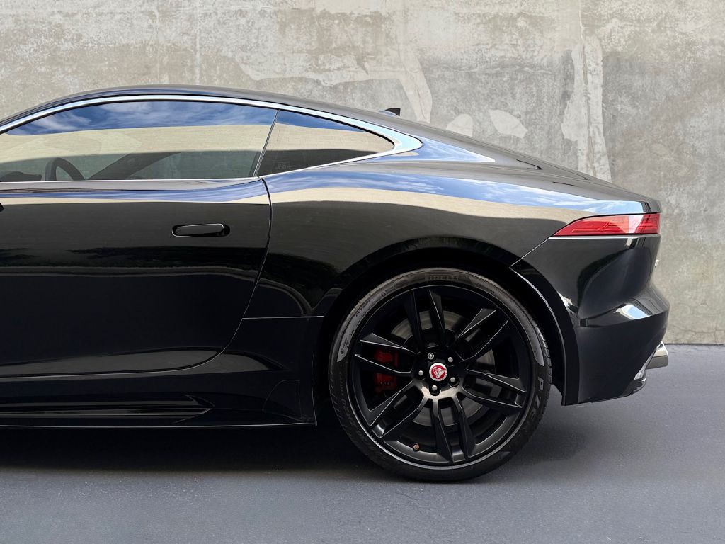 2017 Jaguar F-TYPE Image 7