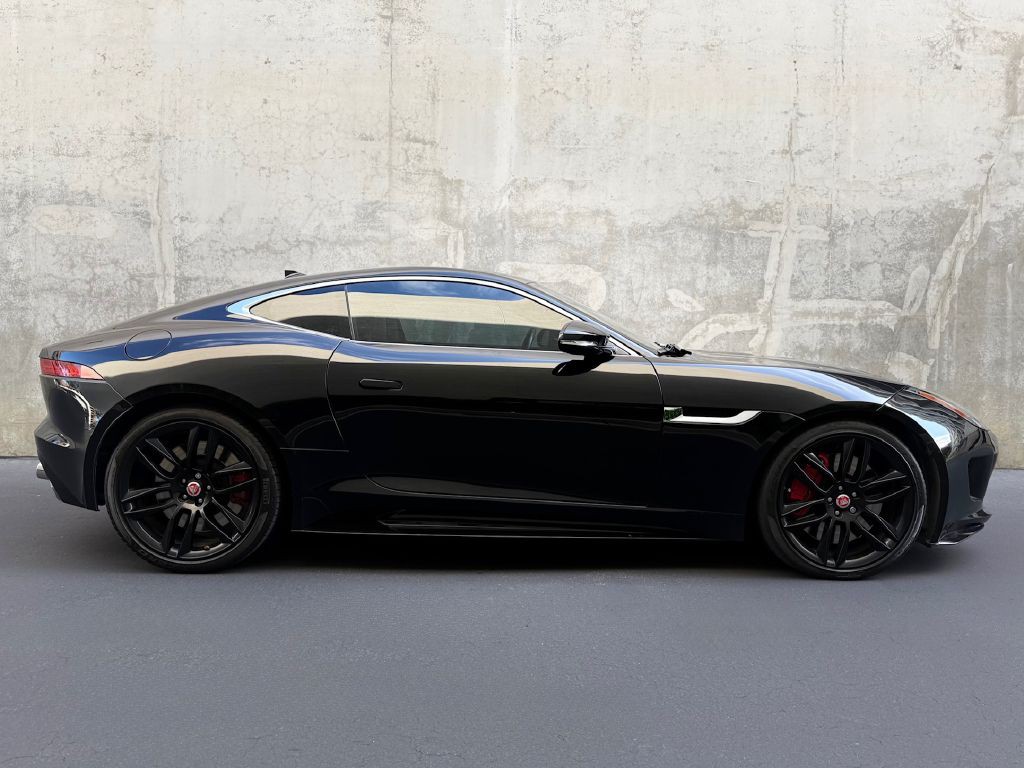 2017 Jaguar F-TYPE Image 12