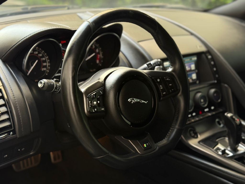 2017 Jaguar F-TYPE Image 17