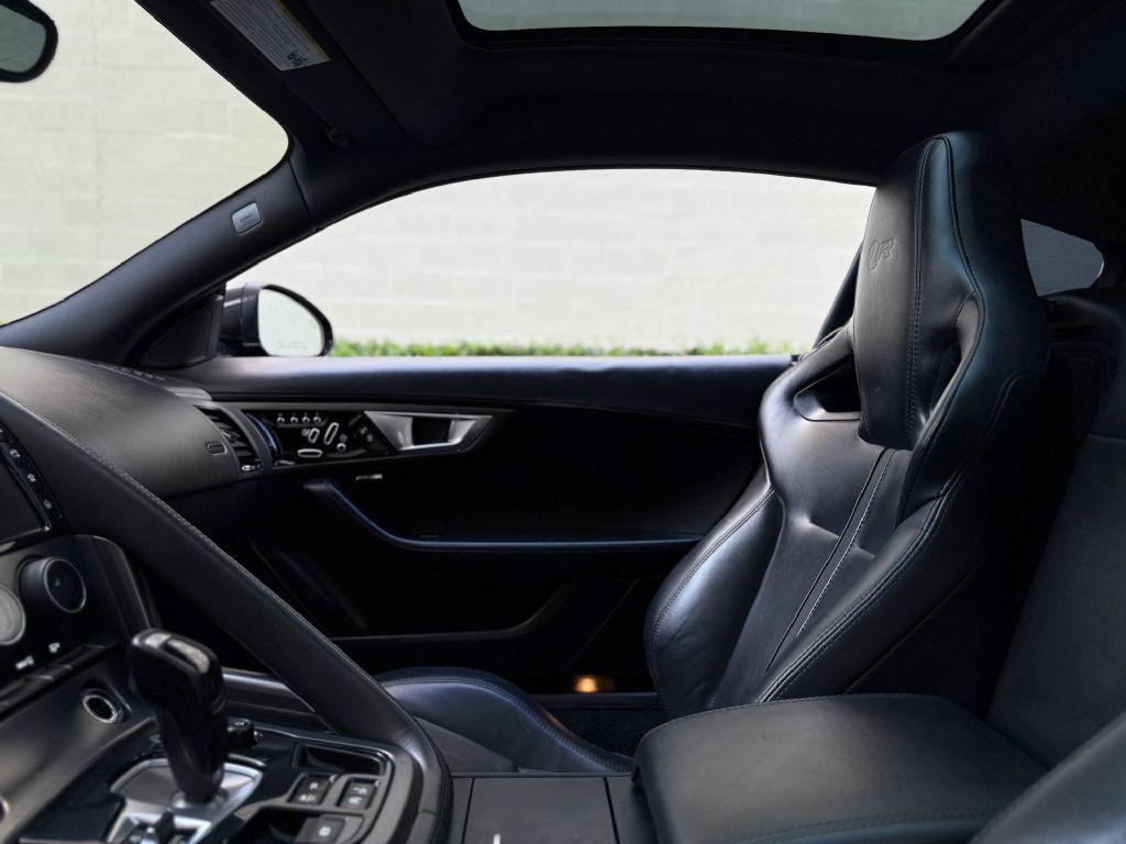 2017 Jaguar F-TYPE Image 19