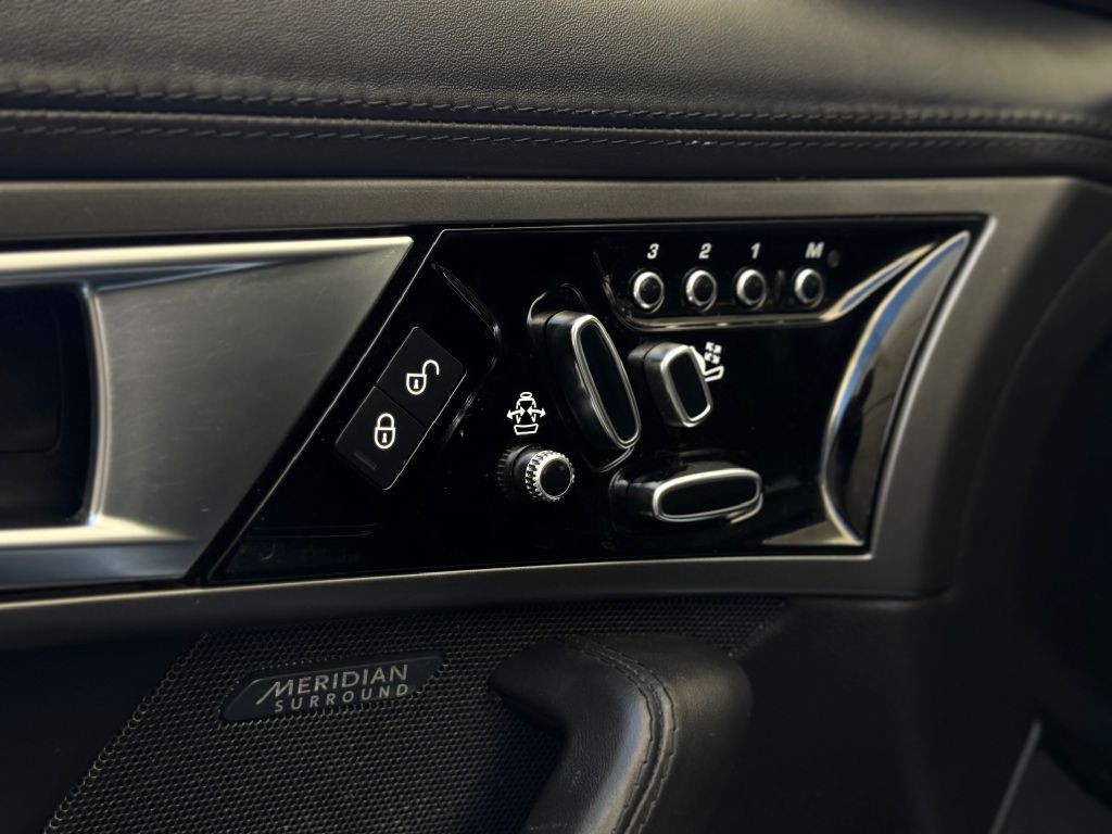 2017 Jaguar F-TYPE Image 21