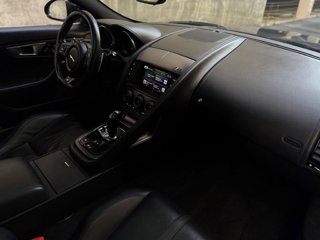 2017 Jaguar F-TYPE Image 26