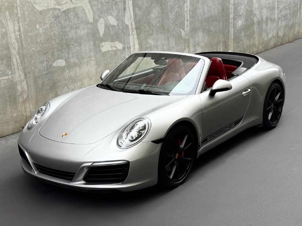 2018 Porsche 911 Image 2