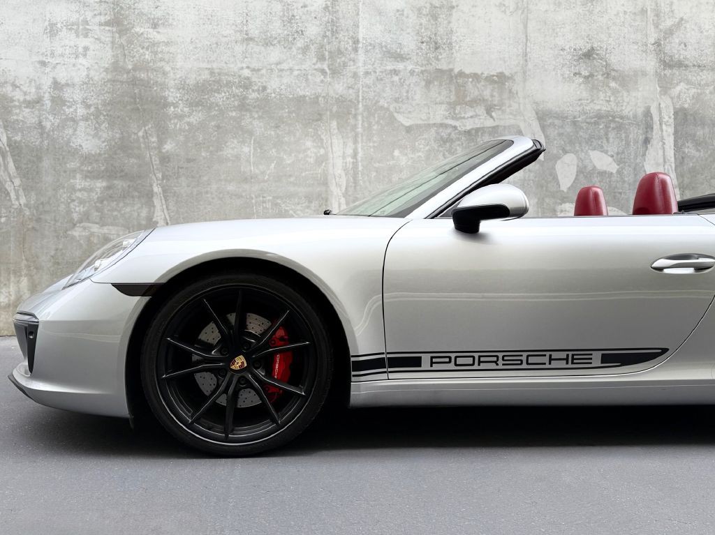 2018 Porsche 911 Image 6