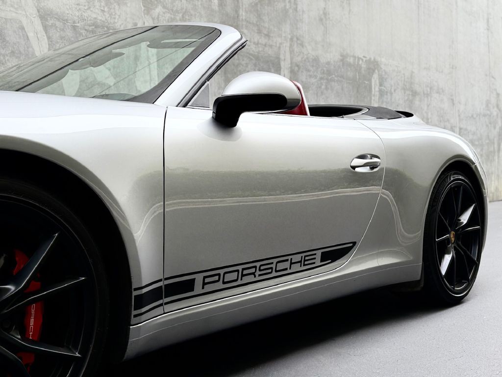 2018 Porsche 911 Image 8