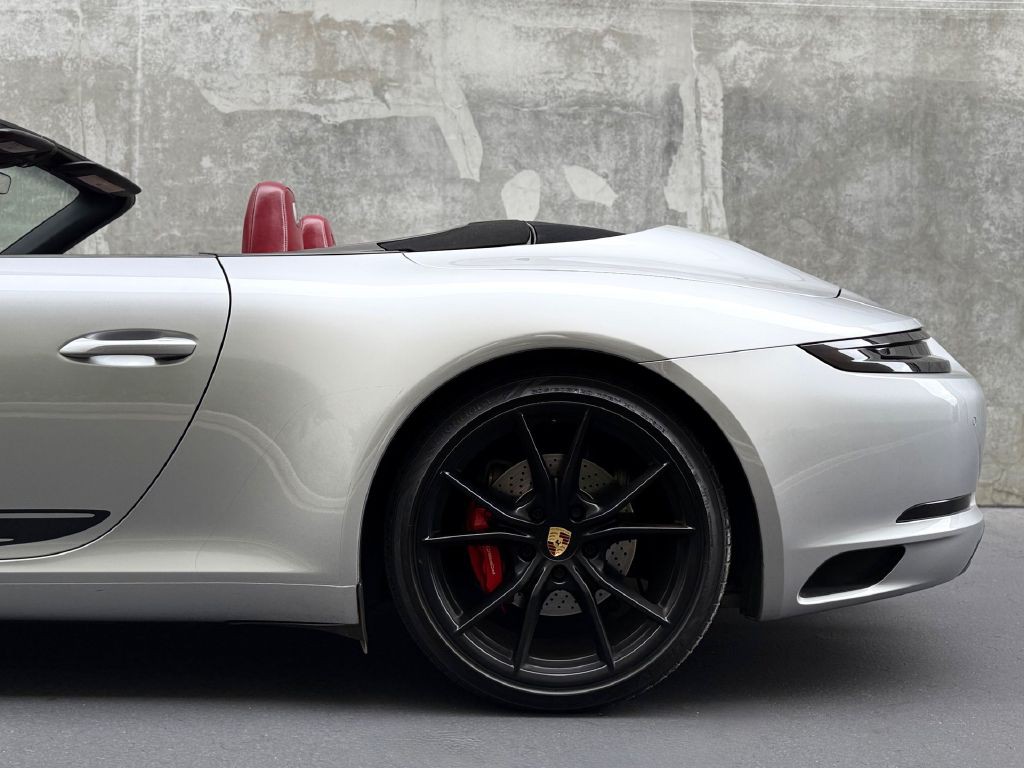 2018 Porsche 911 Image 9