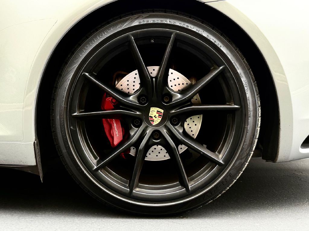 2018 Porsche 911 Image 10
