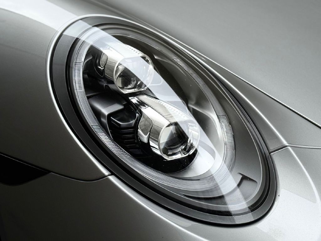 2018 Porsche 911 Image 13