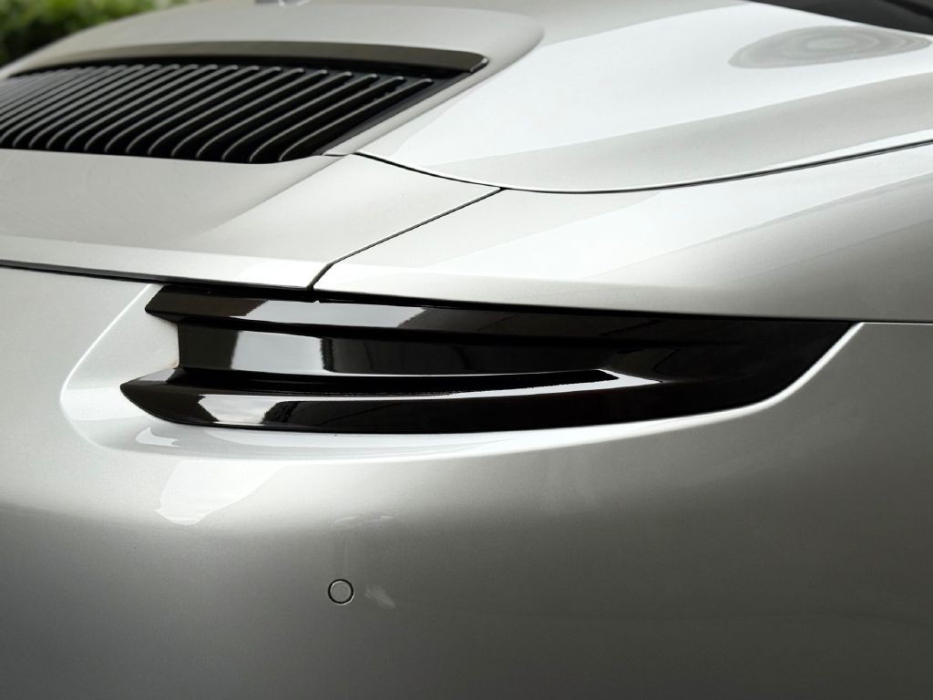 2018 Porsche 911 Image 16