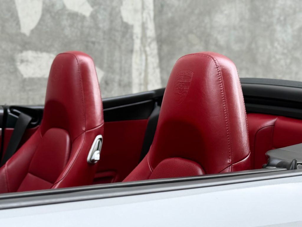 2018 Porsche 911 Image 17