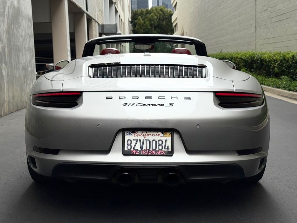 2018 Porsche 911 Image 18