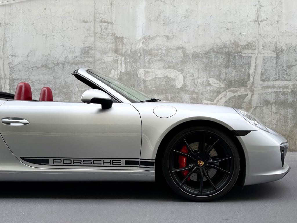 2018 Porsche 911 Image 22