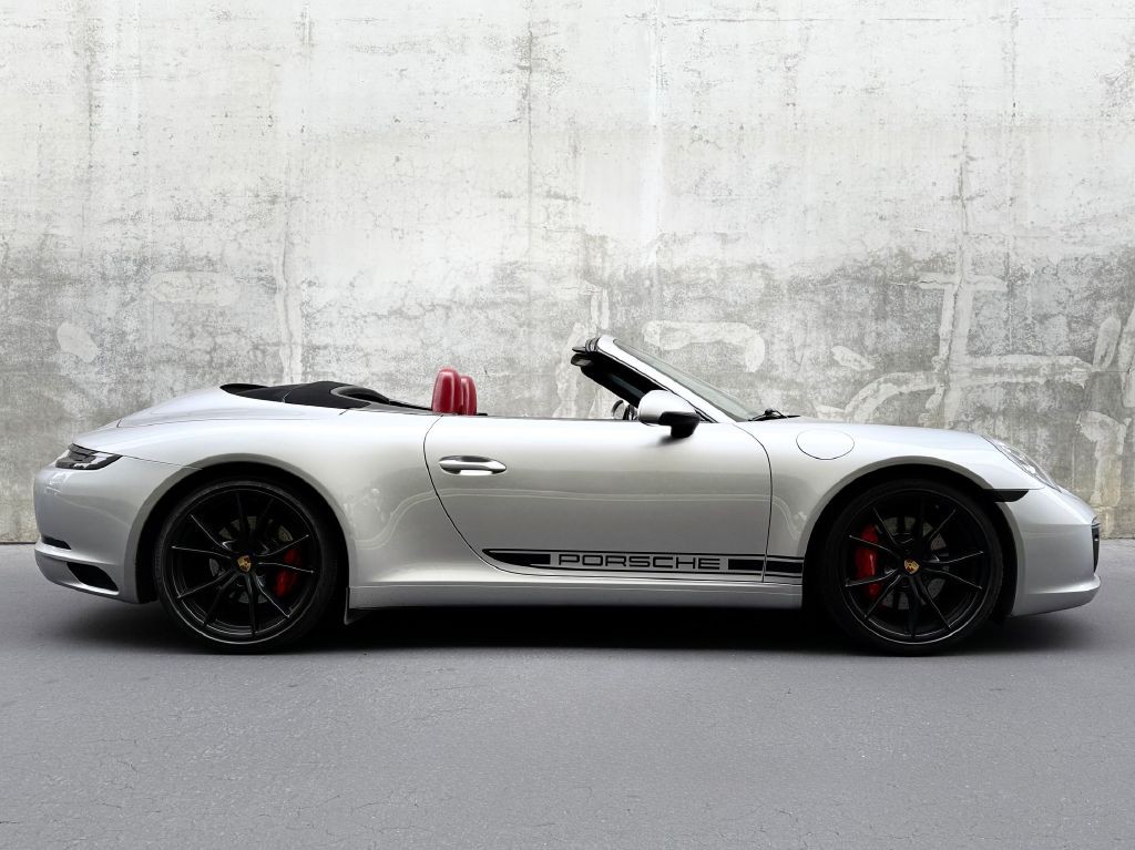 2018 Porsche 911 Image 23
