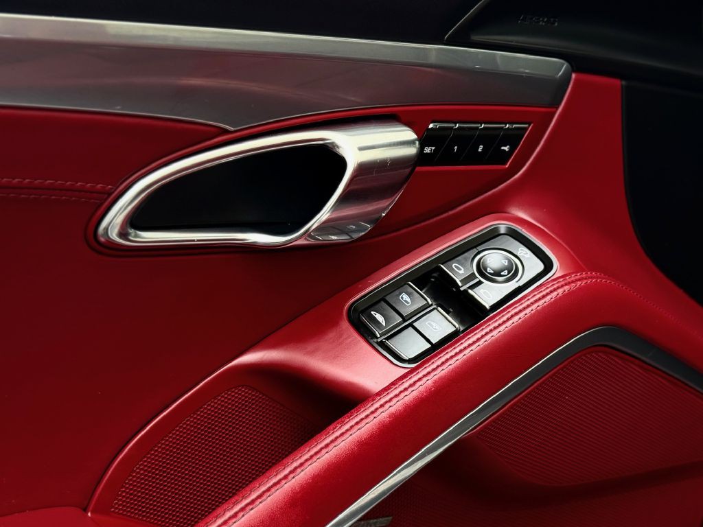 2018 Porsche 911 Image 36