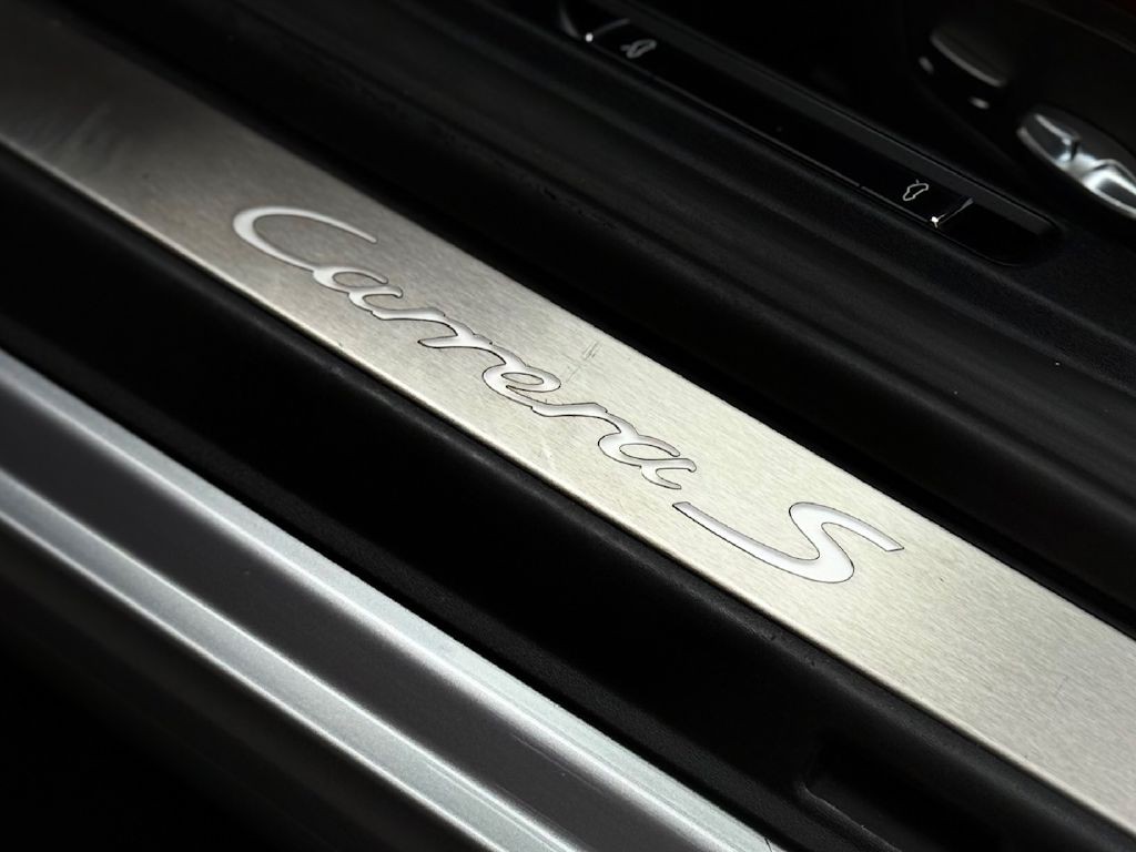 2018 Porsche 911 Image 37