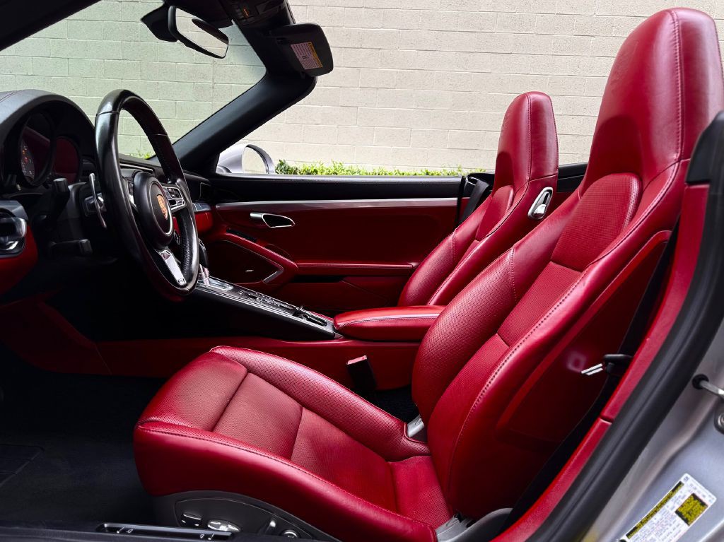2018 Porsche 911 Image 40