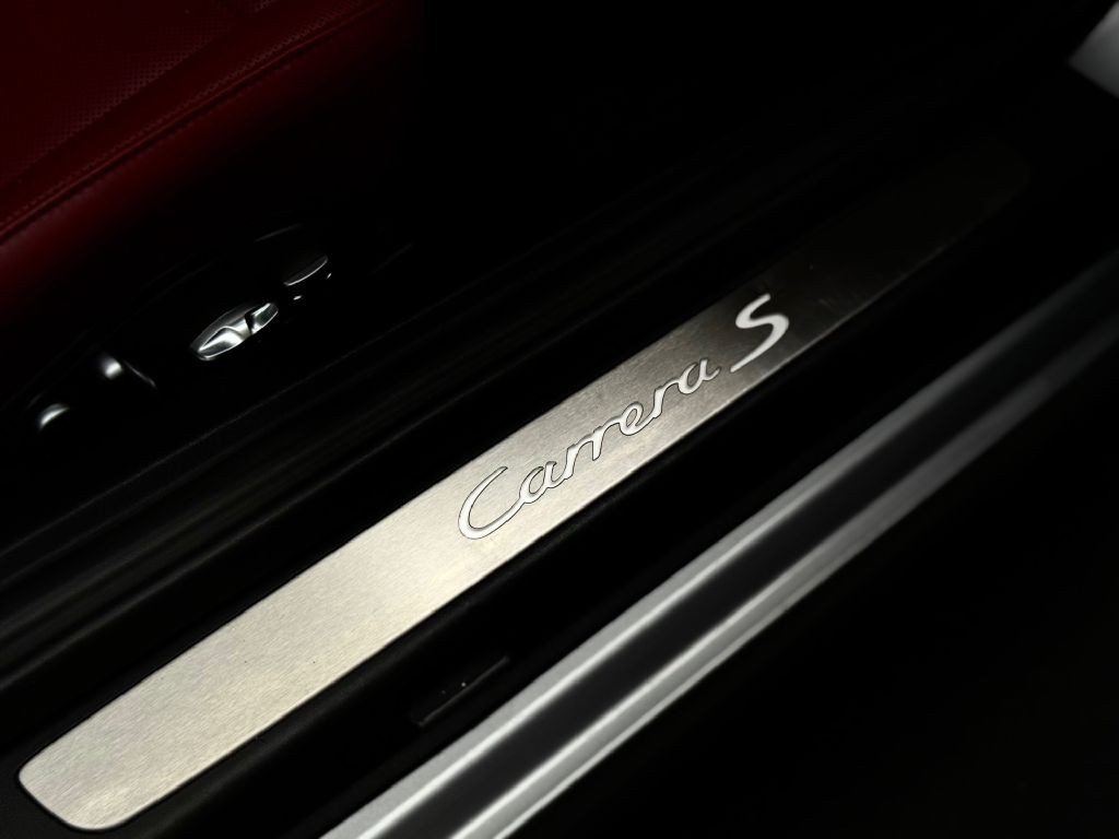 2018 Porsche 911 Image 43