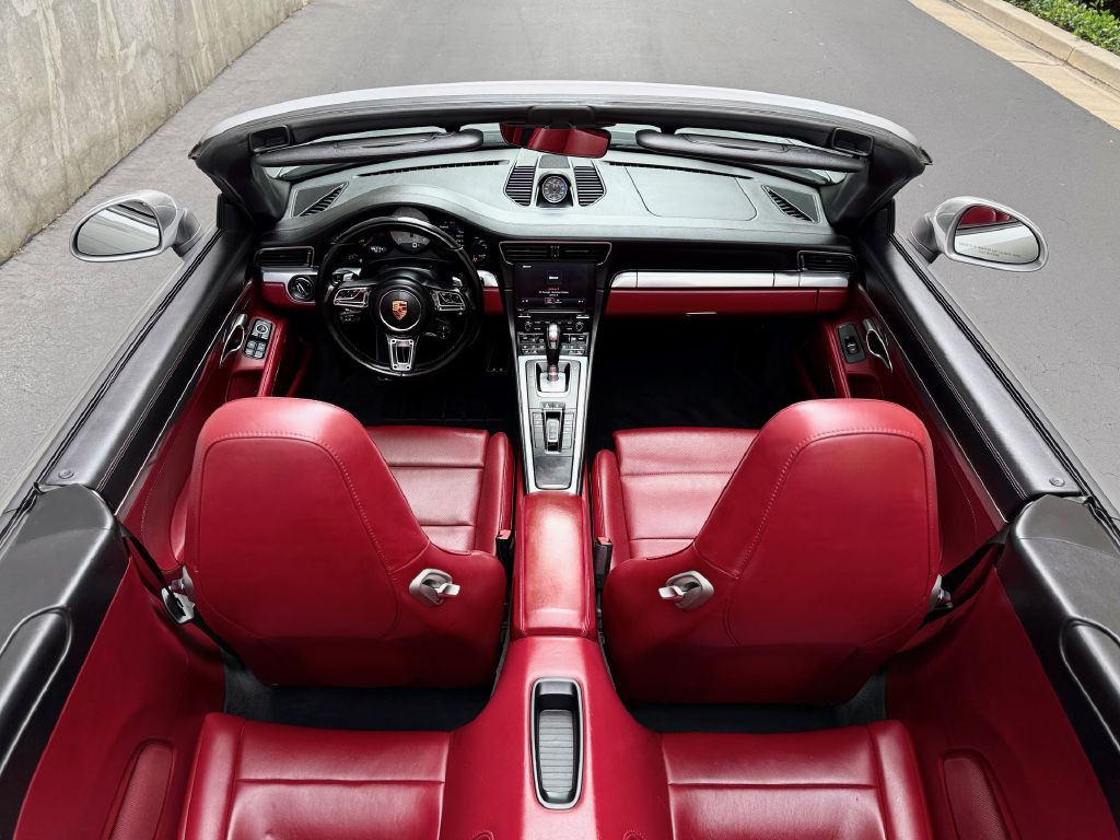 2018 Porsche 911 Image 46