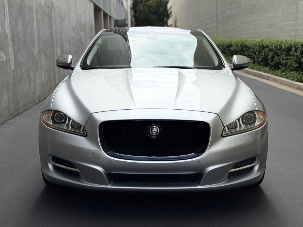 2012 Jaguar XJ Image 3