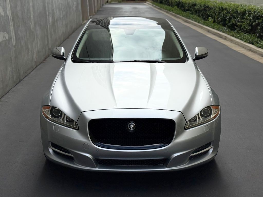 2012 Jaguar XJ Image 4