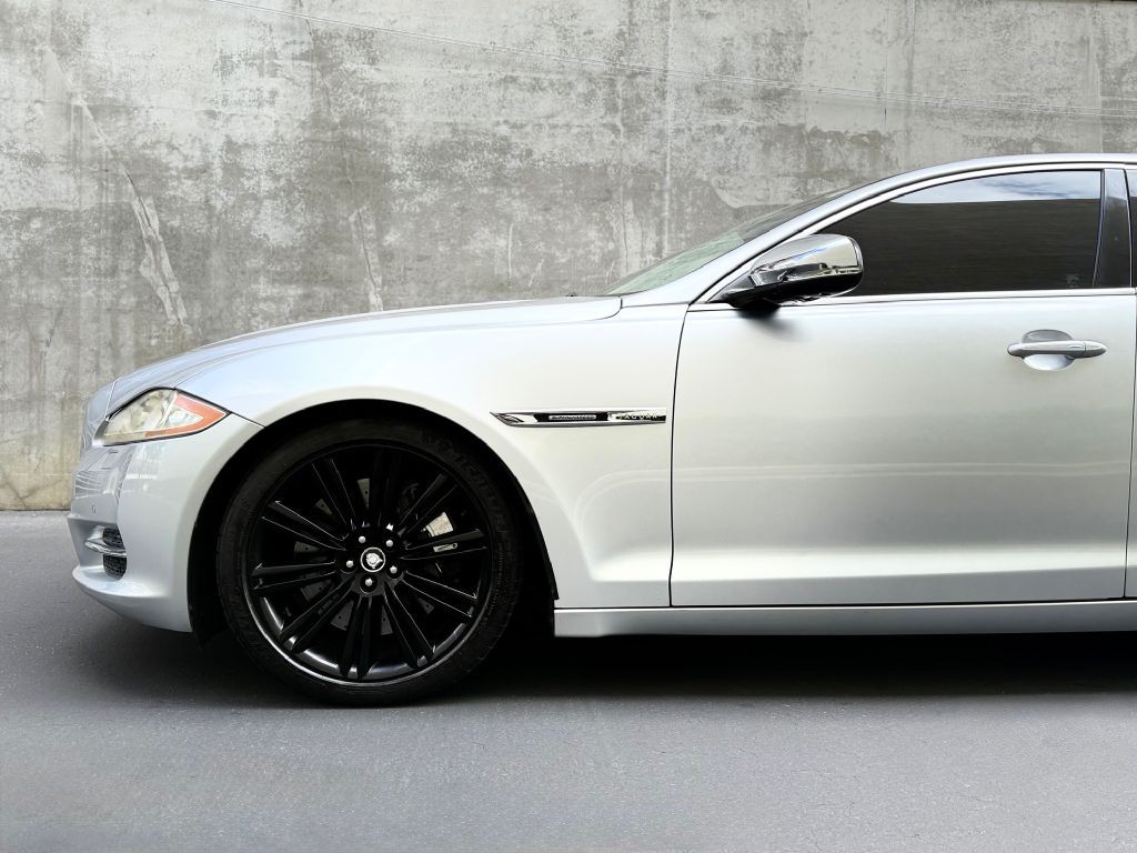 2012 Jaguar XJ Image 6