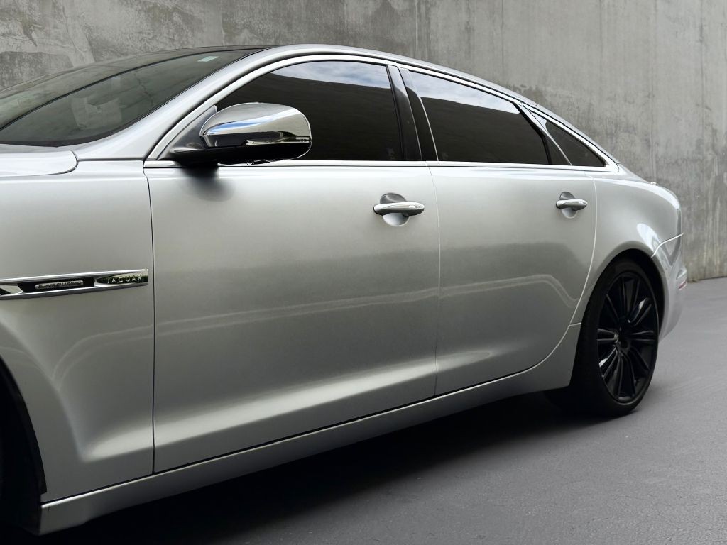 2012 Jaguar XJ Image 10