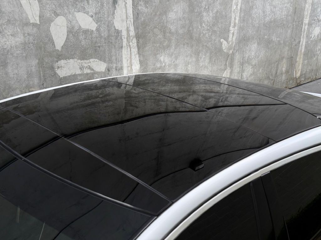 2012 Jaguar XJ Image 12