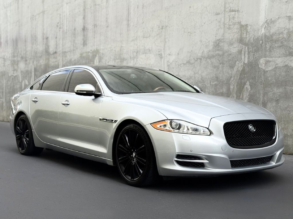 2012 Jaguar XJ Image 16