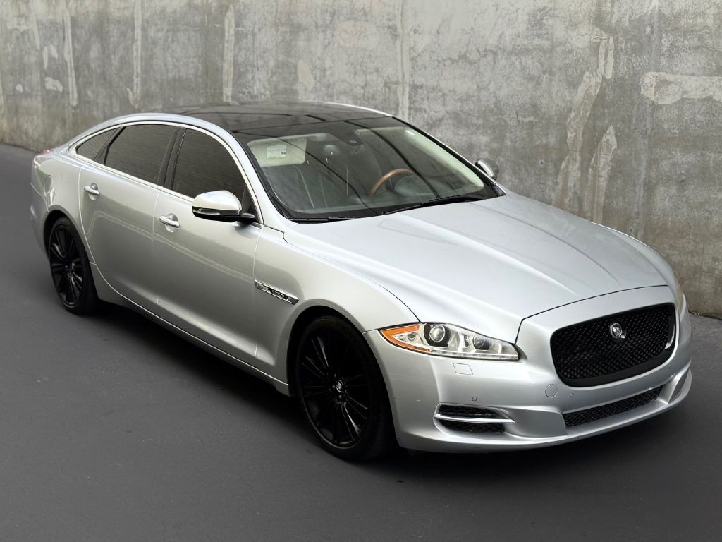 2012 Jaguar XJ Image 17