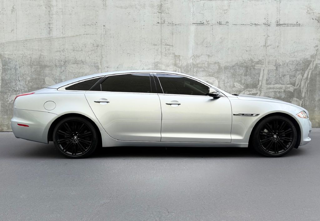 2012 Jaguar XJ Image 18