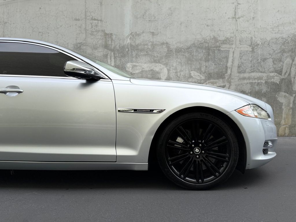 2012 Jaguar XJ Image 19