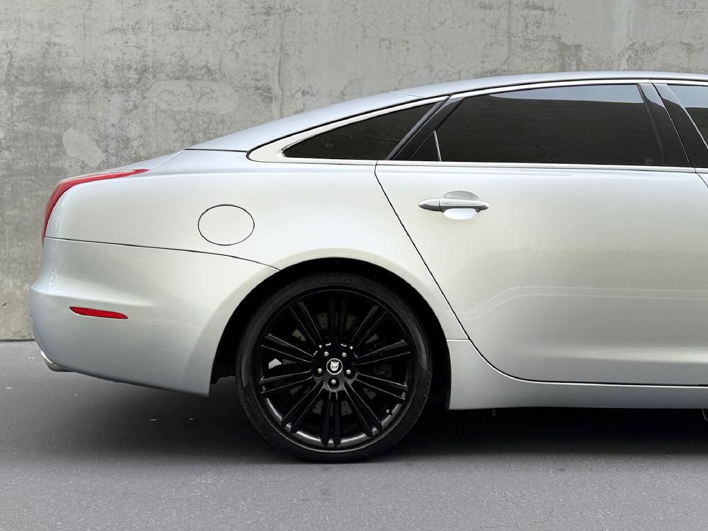 2012 Jaguar XJ Image 20